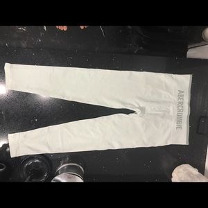 Matching set leggings and a crop top (leggings).